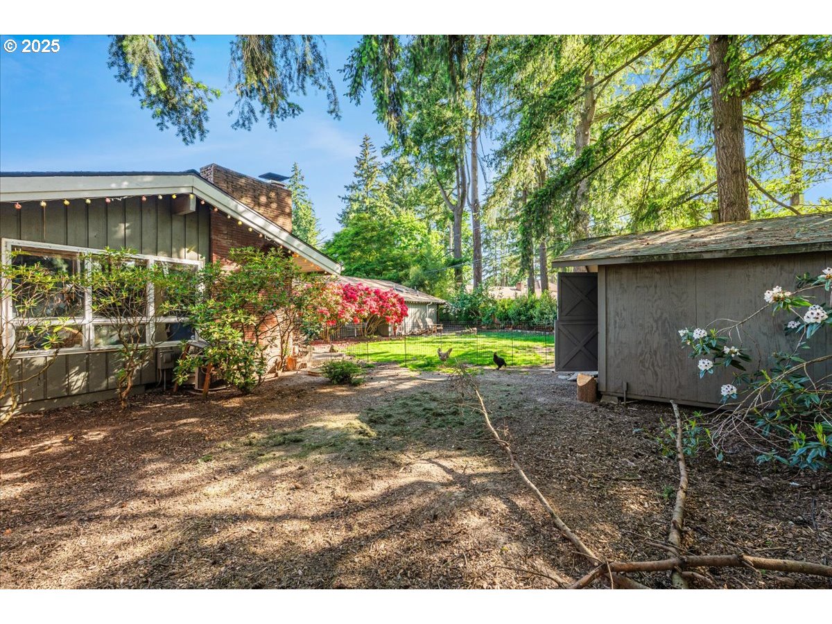 11805 Southwest Belvidere Place Portland, OR 97225 - Photo 37 of 44 a backyard of a house with table and chairs