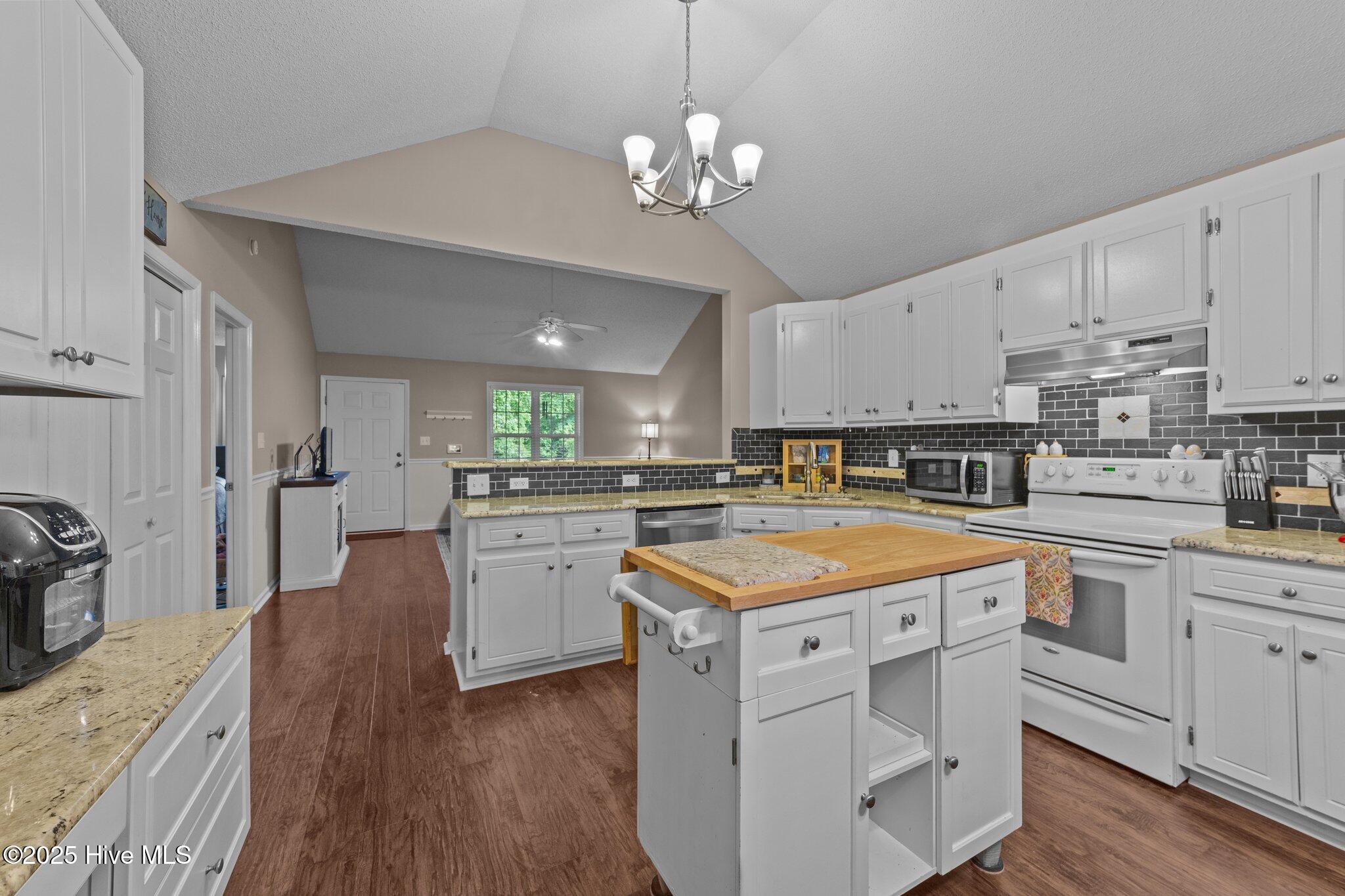 300 Plantation Road Clayton, NC 27520 - Photo 11 of 39 35-web-or-mls-VB4A3780