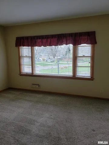 $1,195 | 1025 West Lombard Street, Davenport, IA 52804