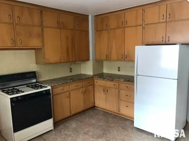 $1,195 | 1025 West Lombard Street, Davenport, IA 52804