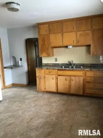 $1,195 | 1025 West Lombard Street, Davenport, IA 52804