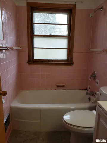 $1,195 | 1025 West Lombard Street, Davenport, IA 52804