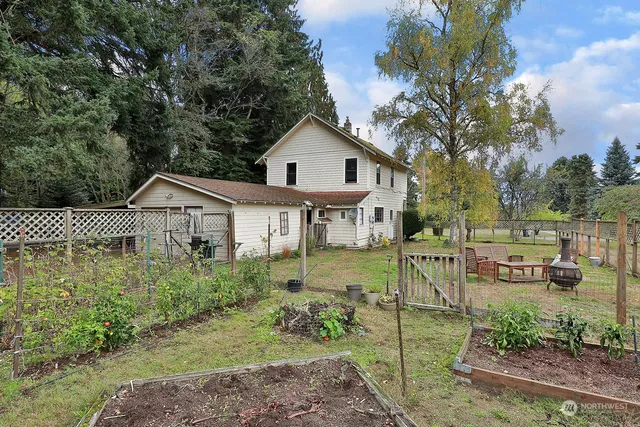 a view of a house with a outdoor space
