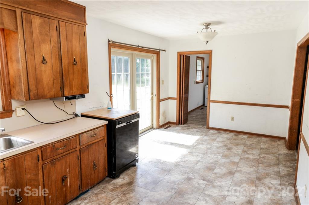 790 Chigger Ridge Road Taylorsville, NC 28681 - Photo 11 of 34 Gallery Image 11