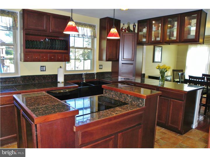 57 Heather Valley Road Holland, PA 18966 - Photo 6 of 25 Kitchen