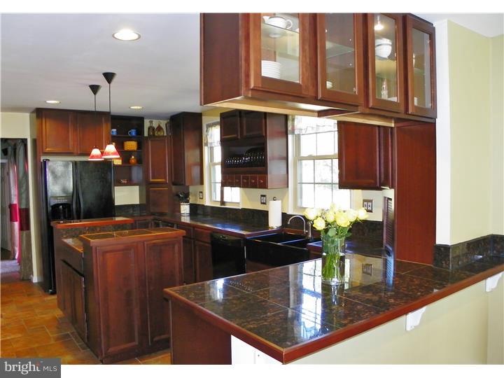 57 Heather Valley Road Holland, PA 18966 - Photo 7 of 25 Kitchen