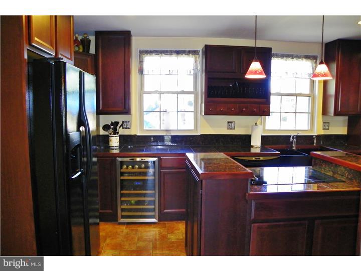 57 Heather Valley Road Holland, PA 18966 - Photo 8 of 25 Kitchen