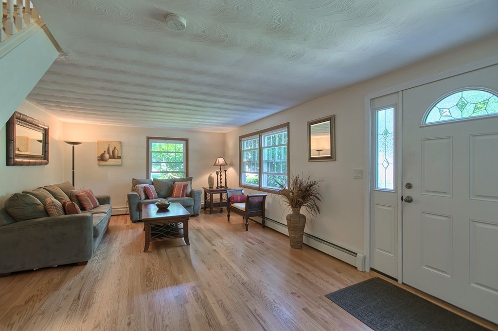 12 Nadine Road Chelmsford, MA 01824 - Photo 3 of 27 Gallery Image 3