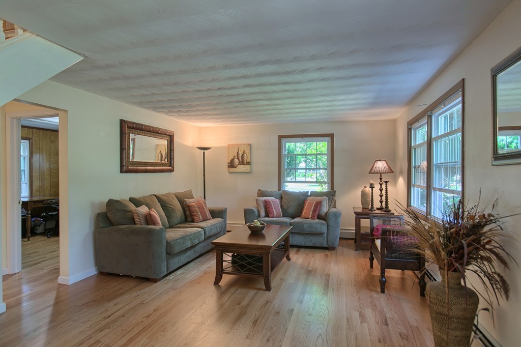 12 Nadine Road Chelmsford, MA 01824 - Photo 4 of 27 Gallery Image 4