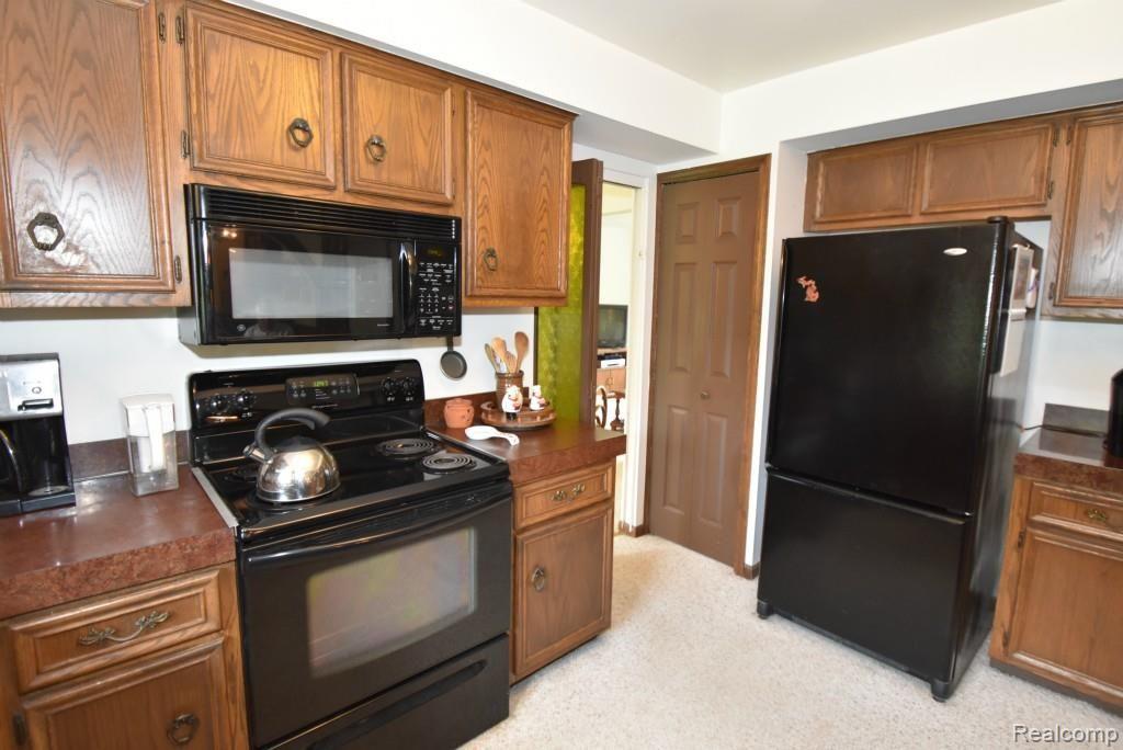 2284 West Avon Road Rochester Hills, MI 48309 - Photo 19 of 53