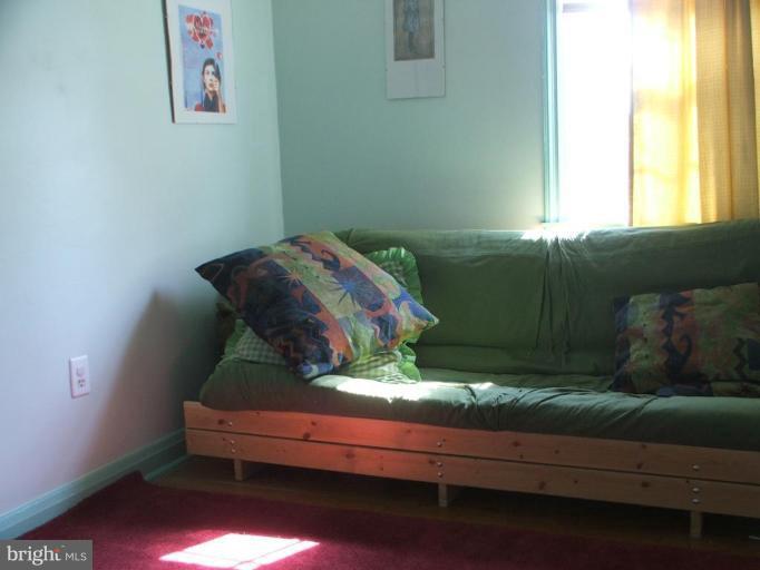 622 Braeside Road Baltimore, MD 21229 - Photo 11 of 17 a wooden bench sitting in a bedroom next to a window