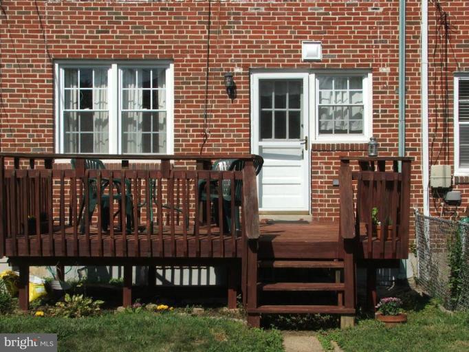 622 Braeside Road Baltimore, MD 21229 - Photo 14 of 17 a front view of a house with a yard