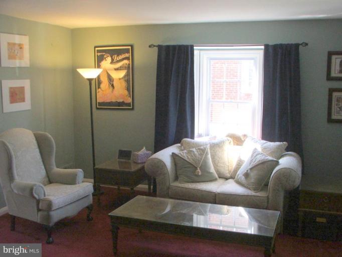 622 Braeside Road Baltimore, MD 21229 - Photo 3 of 17 a living room with furniture and a window