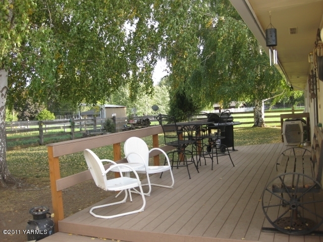 10303 Meadowbrook Road Yakima, WA 98903 - Photo 14 of 29 a view of a chairs and table in patio with a yard