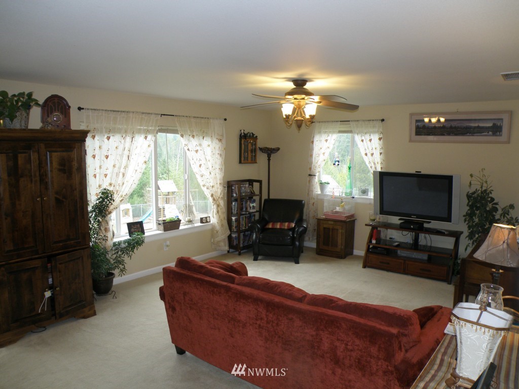 6242 Southwest Cliff Ridge Way Port Orchard, WA 98367 - Photo 8 of 15 Gallery Image 8