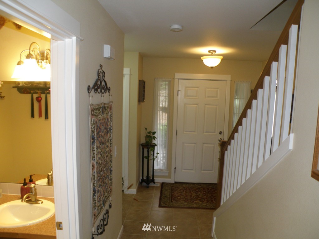 6242 Southwest Cliff Ridge Way Port Orchard, WA 98367 - Photo 9 of 15 Gallery Image 9