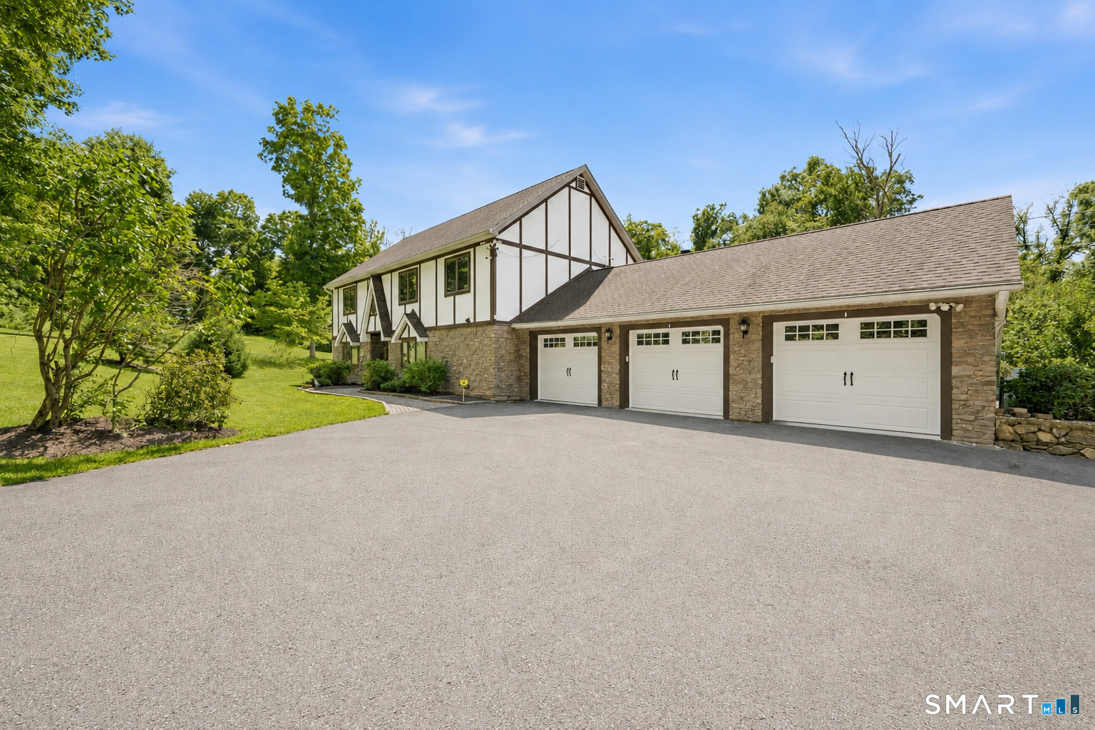 37 Tunnel Road Newtown, CT 06470 - Photo 3 of 39 Gallery Image 3