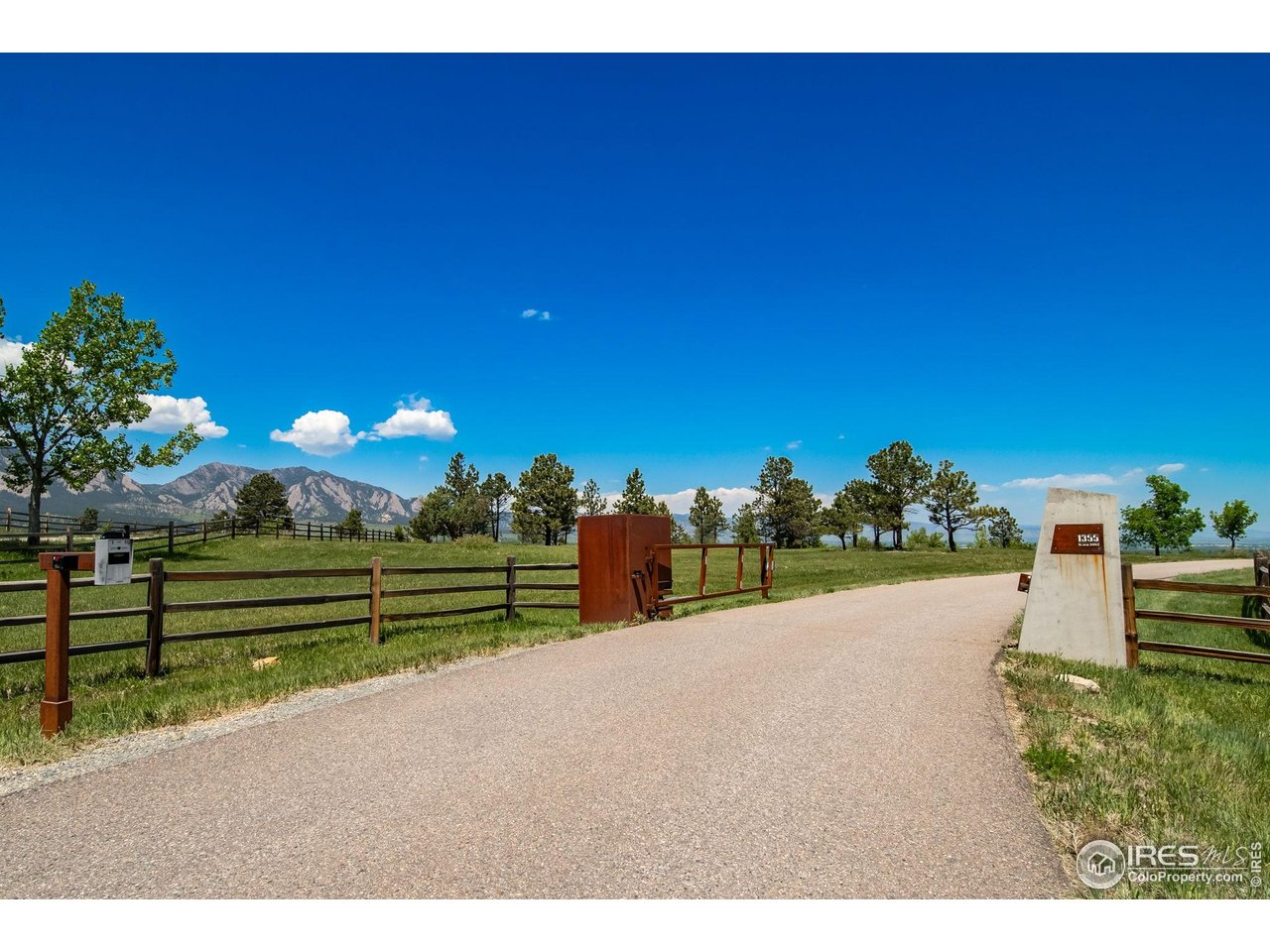 1355 South Cherryvale Road Boulder, CO 80303 - Photo 21 of 40 a view of outdoor space and yard