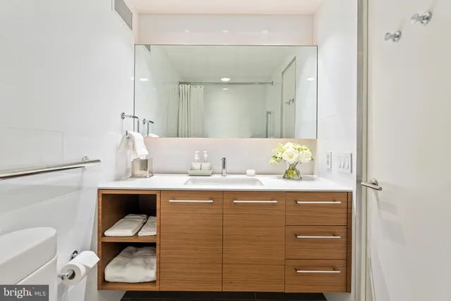 $995,000 | 700 New Hampshire Avenue Northwest, Unit 519, Washington, DC 20037