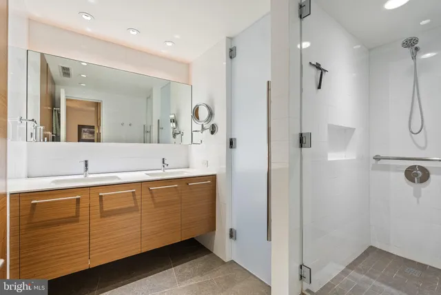 $995,000 | 700 New Hampshire Avenue Northwest, Unit 519, Washington, DC 20037