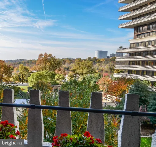 $995,000 | 700 New Hampshire Avenue Northwest, Unit 519, Washington, DC 20037