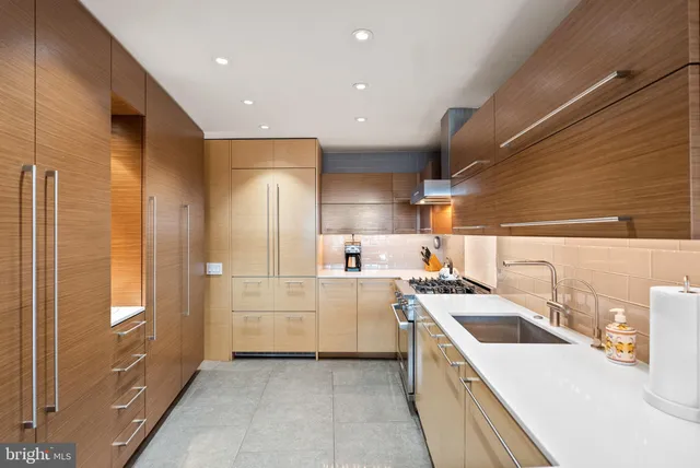 $995,000 | 700 New Hampshire Avenue Northwest, Unit 519, Washington, DC 20037