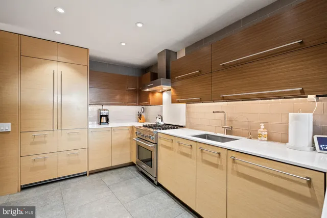 $995,000 | 700 New Hampshire Avenue Northwest, Unit 519, Washington, DC 20037