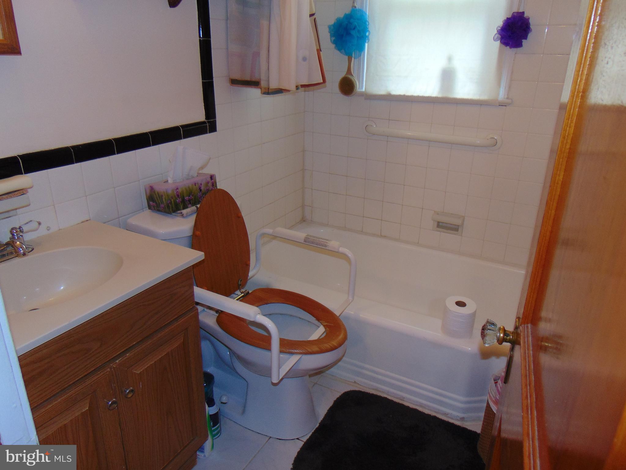 1913 R Street Southeast Washington, DC 20020 - Photo 14 of 25 Bath