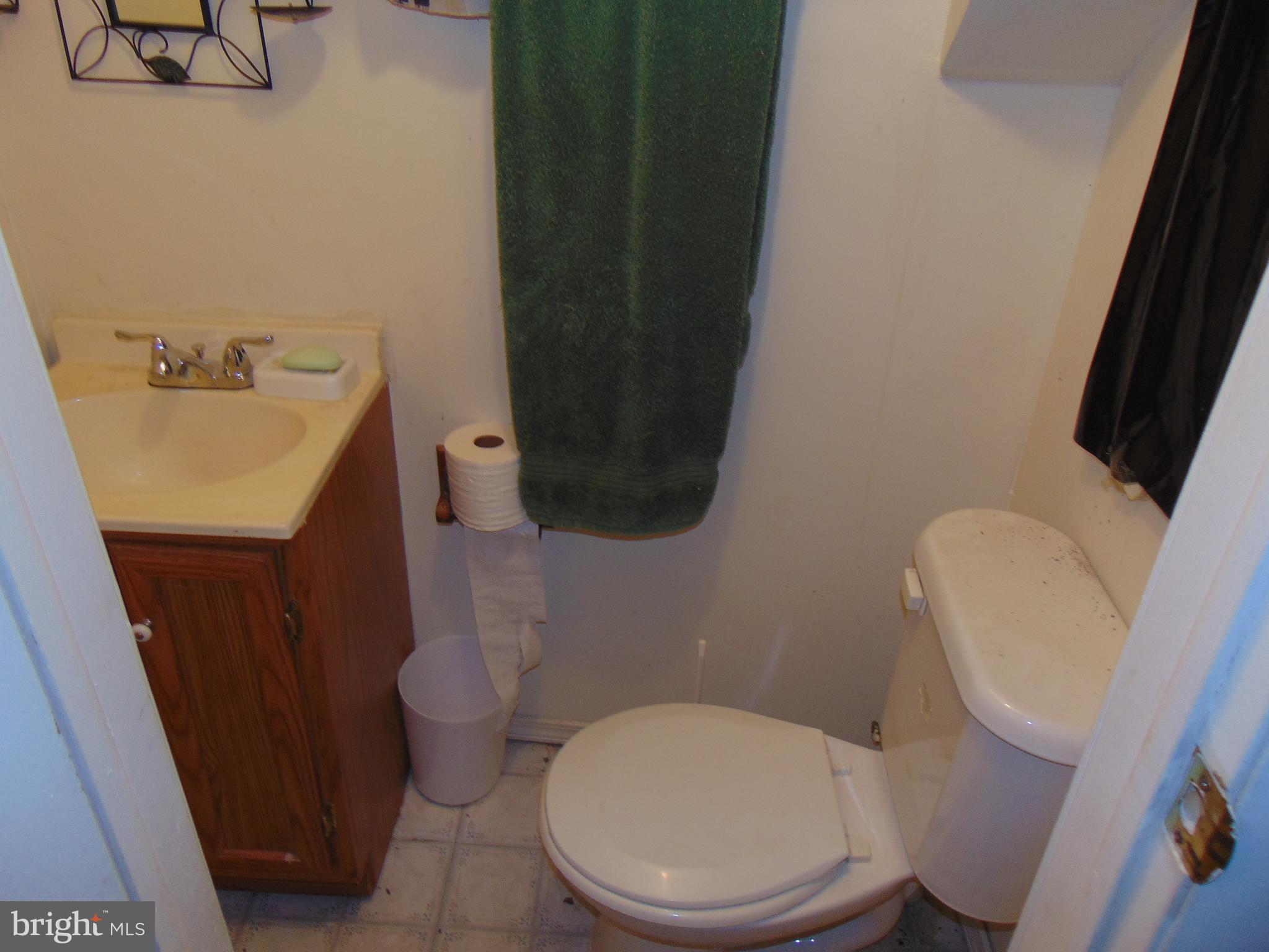 1913 R Street Southeast Washington, DC 20020 - Photo 10 of 25 Bath