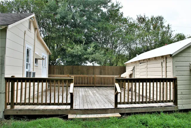 $1,100 | 6622 Church Street, Wallis, TX 77485