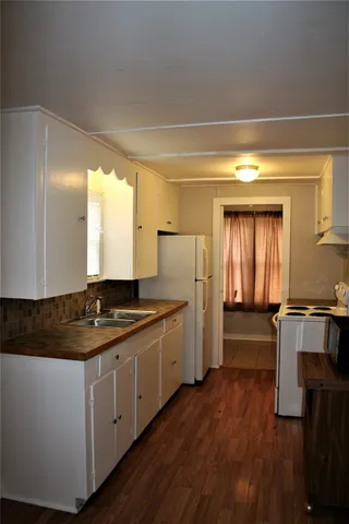 $1,100 | 6622 Church Street, Wallis, TX 77485