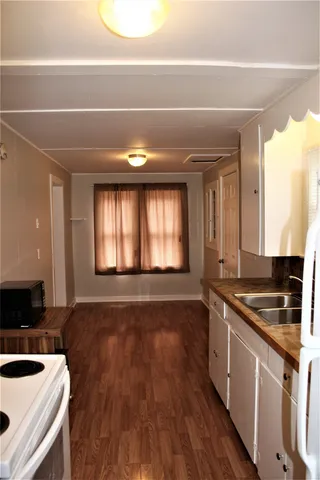 $1,100 | 6622 Church Street, Wallis, TX 77485