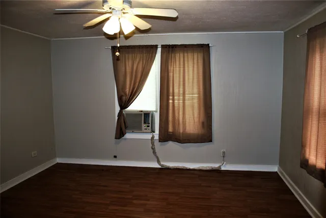 $1,100 | 6622 Church Street, Wallis, TX 77485