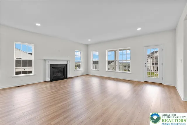 $799,900 | 4929 Farrcroft Drive, Unit 83B, Easton, PA 18040