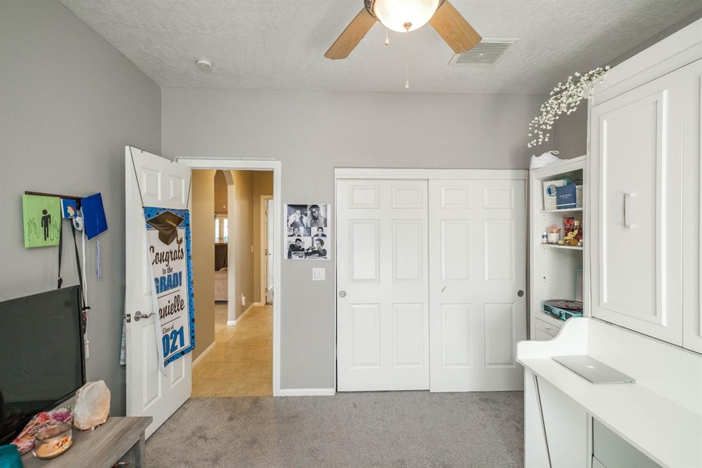 39405 Mountain View Road Yermo, CA 92398 - Photo 15 of 33 a view of a bedroom with furniture and closet