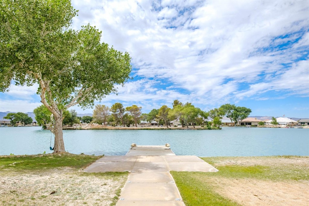 39405 Mountain View Road Yermo, CA 92398 - Photo 3 of 33 a view of a lake with houses in the back