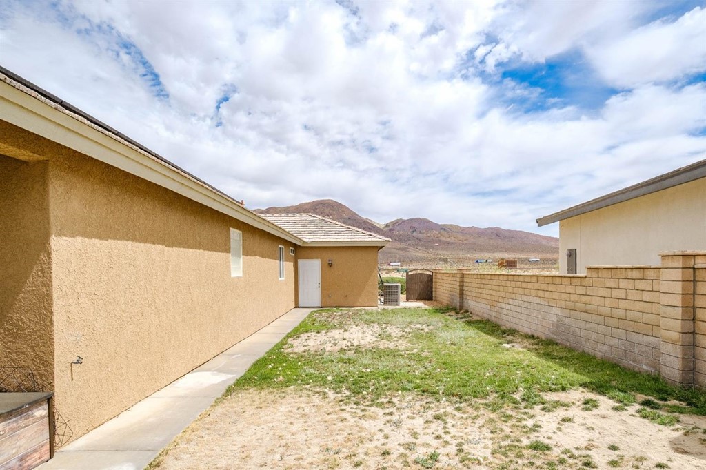 39405 Mountain View Road Yermo, CA 92398 - Photo 30 of 33 a view of a back yard of the house