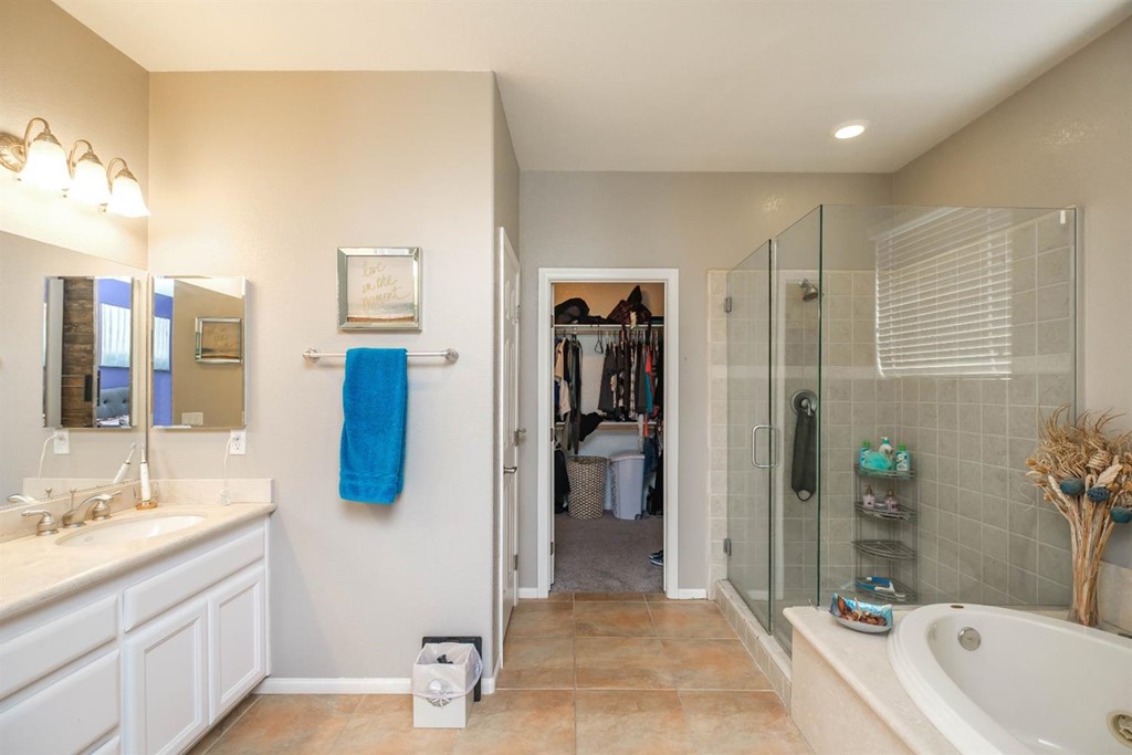 39405 Mountain View Road Yermo, CA 92398 - Photo 8 of 33 a bathroom with a tub sink and mirror
