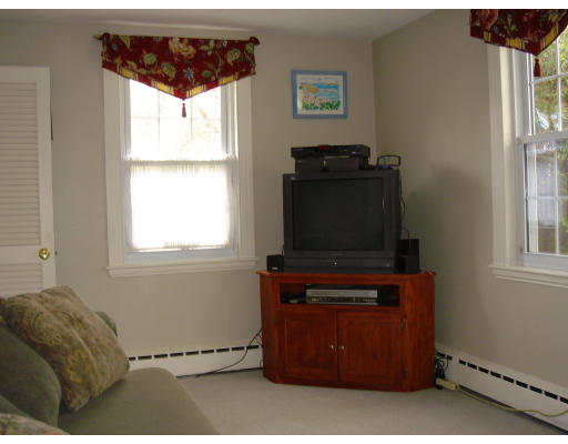 3 Madison Road Marblehead, MA 01945 - Photo 8 of 9