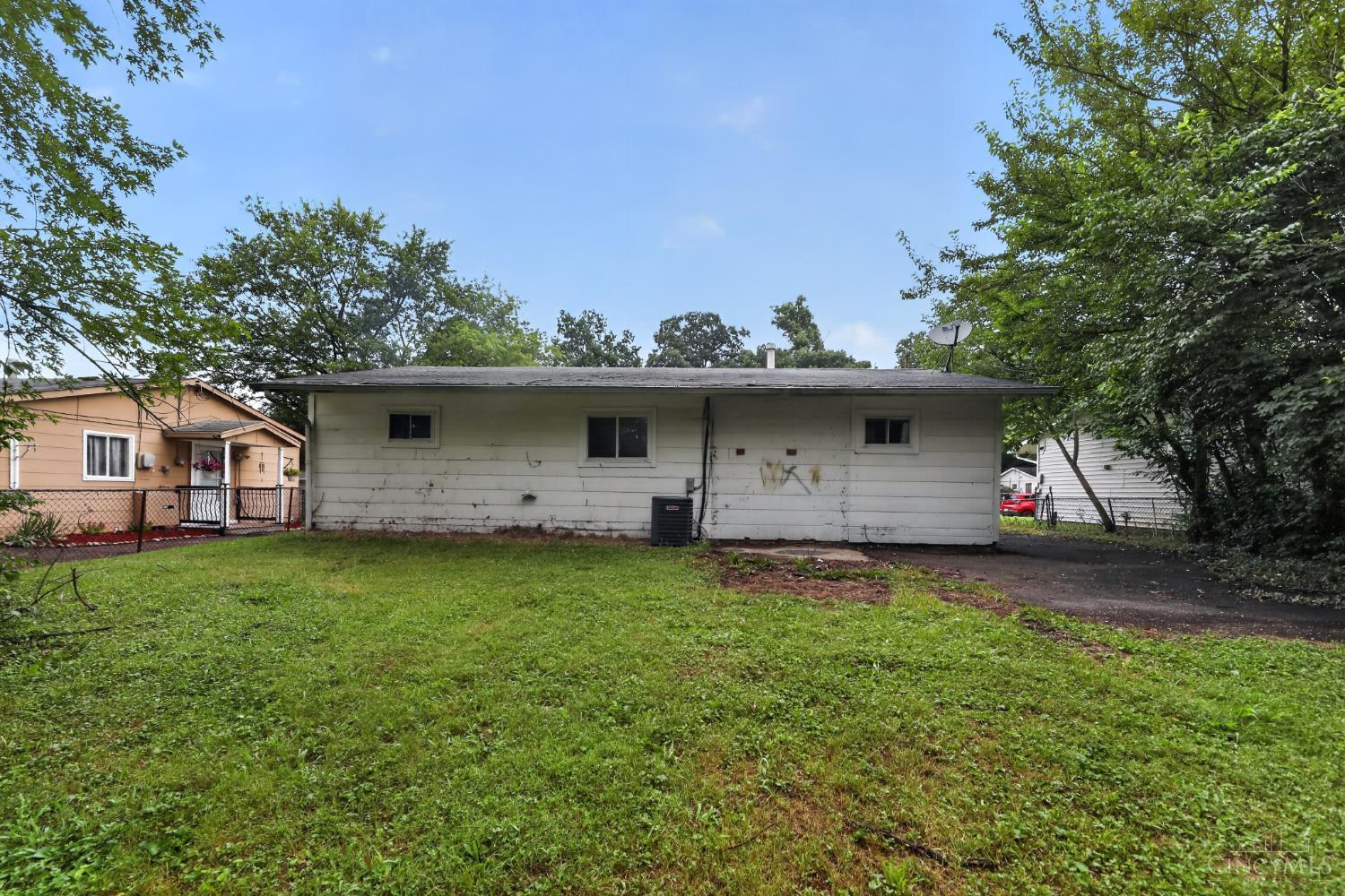 2505 Wenning Road Cincinnati, OH 45231 - Photo 3 of 31