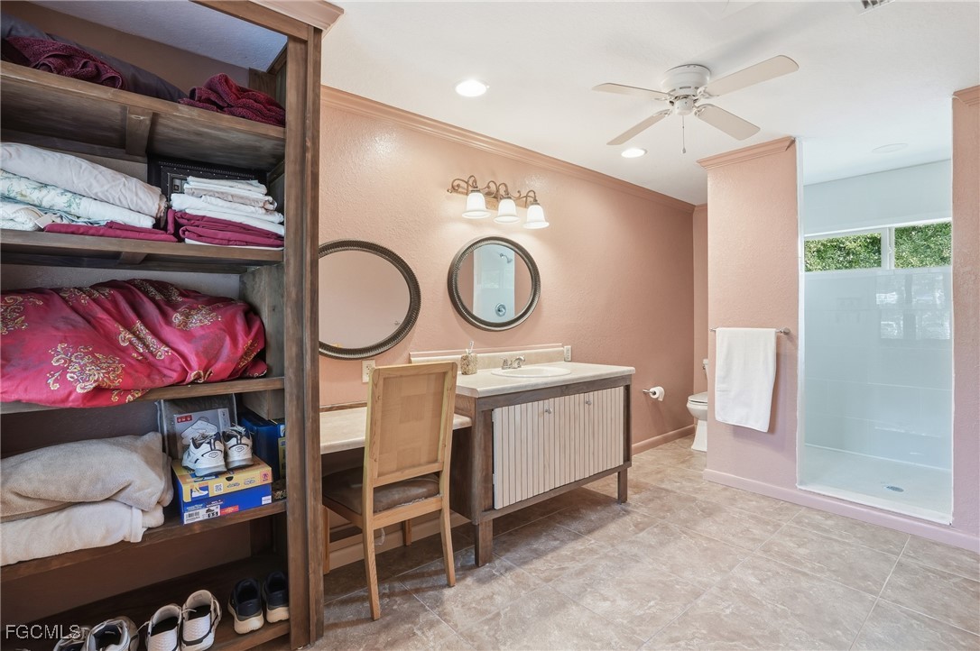 5541 Winkler Road Fort Myers, FL 33919 - Photo 16 of 22 a utility room with dryer and washer