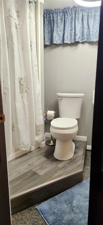 4534 Ellwood Road New Castle, PA 16101 - Photo 39 of 42 Family Room bath