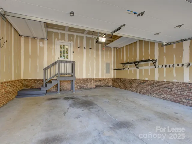 a view of an entryway with a livingroom