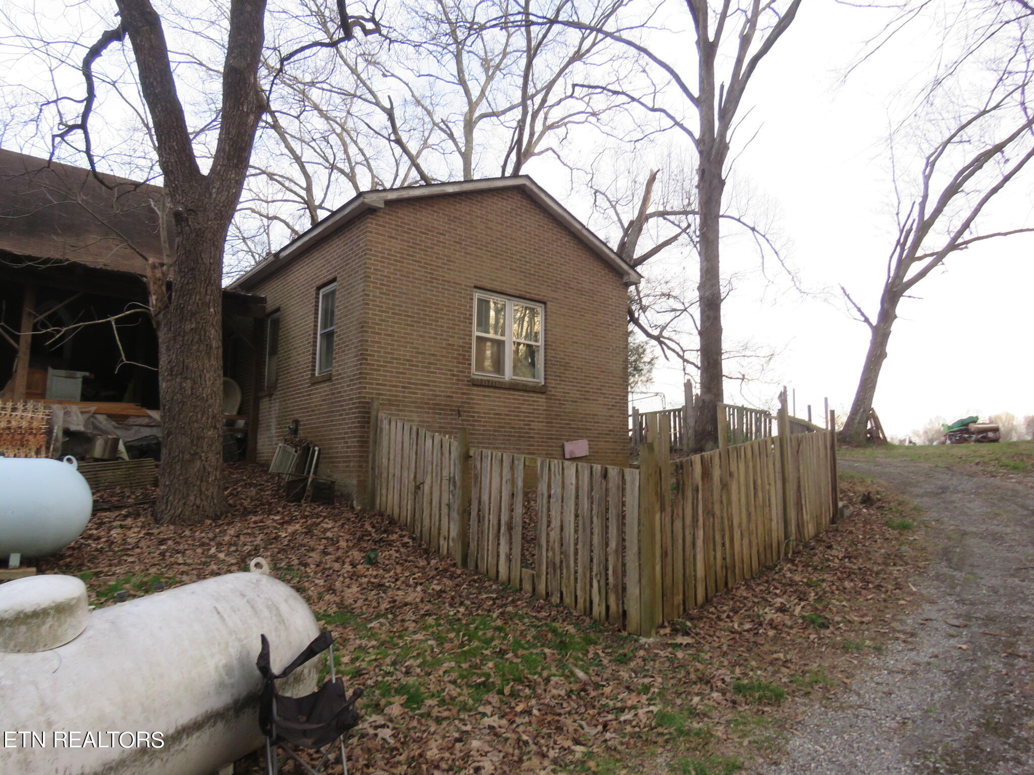 127 Manor Road Kingston, TN 37763 - Photo 4 of 28 IMG_0004
