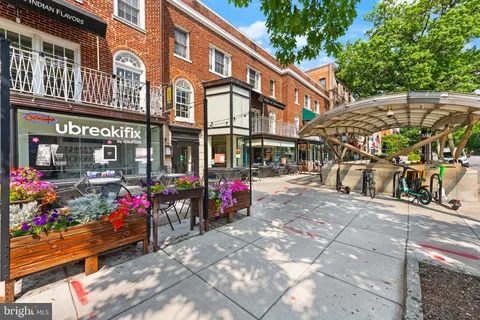 a view of a house with outdoor space