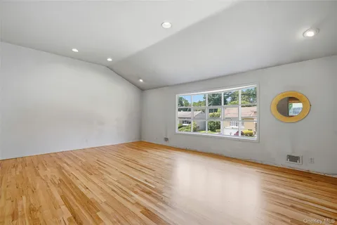 $899,999 | 41 Shepherds Drive, Scarsdale, NY 10583