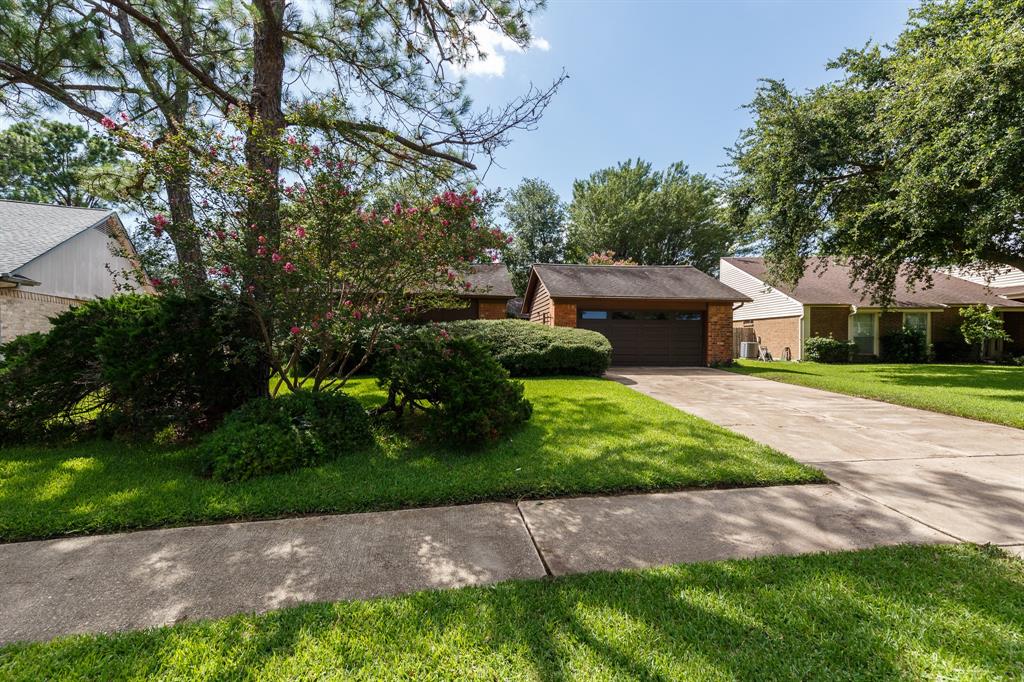 Great curb appeal!  Located directly across the street from the park, pool and tennis courts.