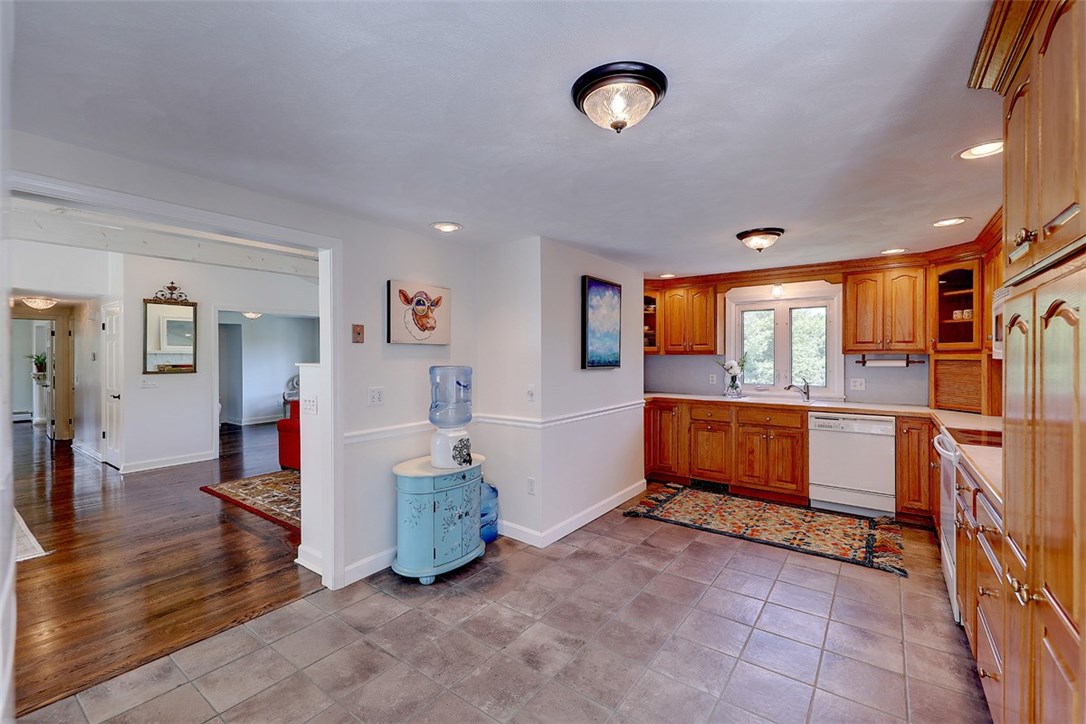 747 North Main Road Jamestown, RI 02835 - Photo 11 of 27 Gallery Image 11