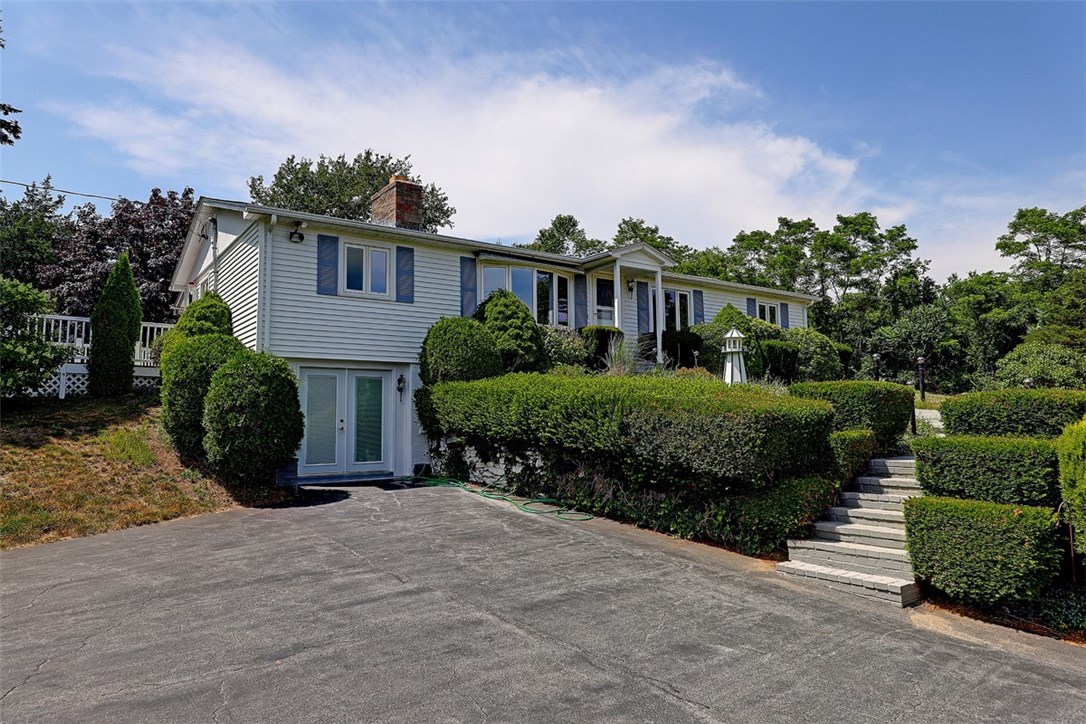 747 North Main Road Jamestown, RI 02835 - Photo 2 of 27 Gallery Image 2