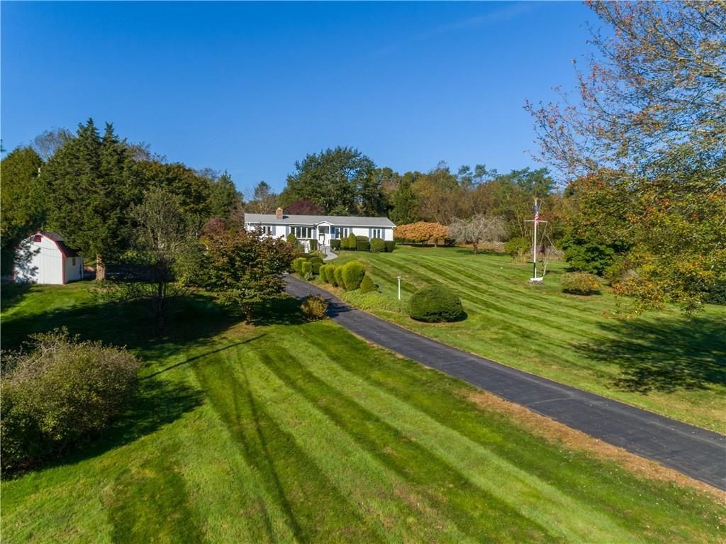 747 North Main Road Jamestown, RI 02835 - Photo 3 of 27 Gallery Image 3